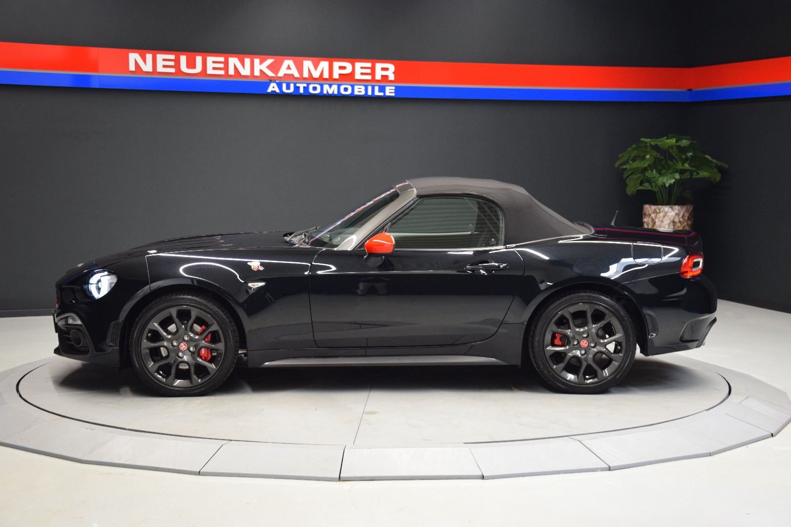 Fahrzeugabbildung Abarth 124 Spider Turismo Leder Bose PDC Radio+