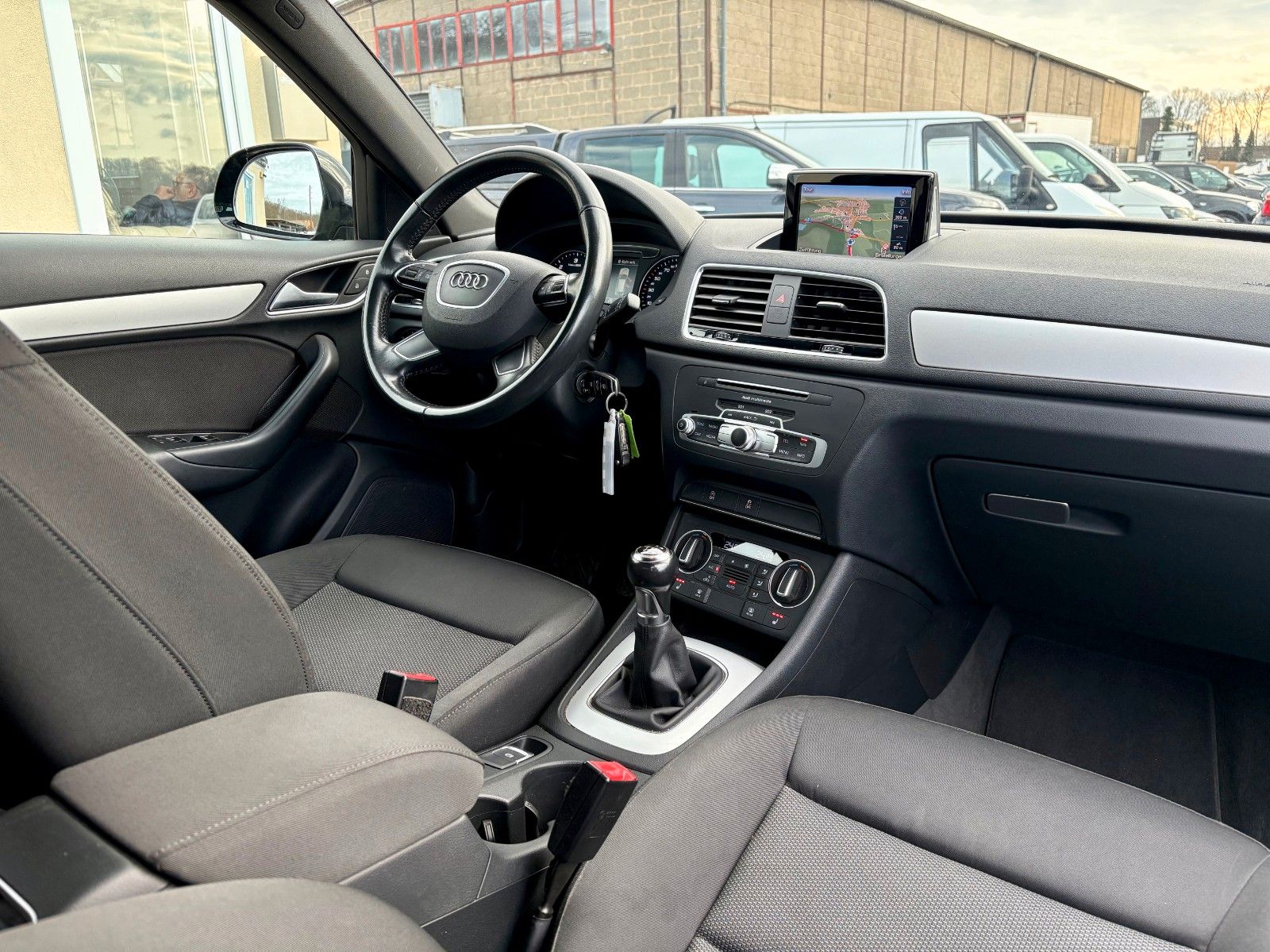 Fahrzeugabbildung Audi Q3 2.0 TDI basis Navi Xenon Tempomat SPORTFWK