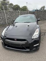 Nissan GT-R Euro6 - schwarze Nissan GT-R