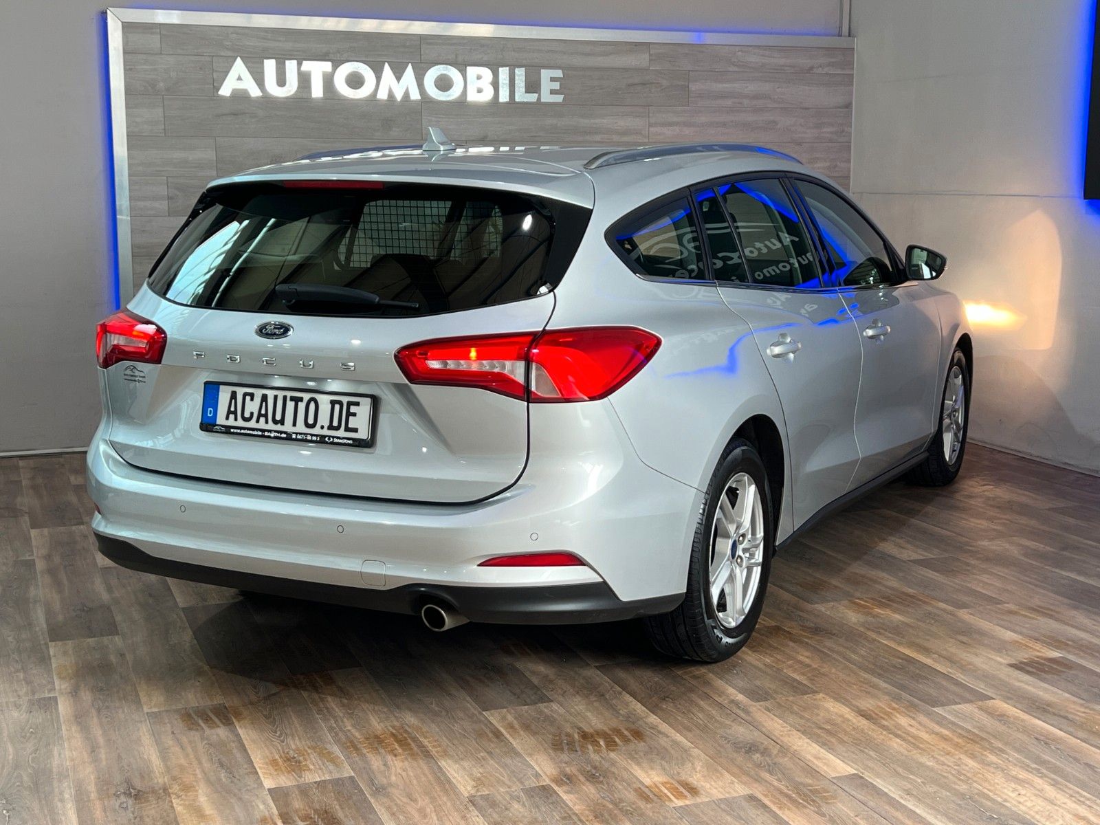 Fahrzeugabbildung Ford Focus Turnier  1,5 TDCI *E-HECKKLAP *SPUR*DAB*