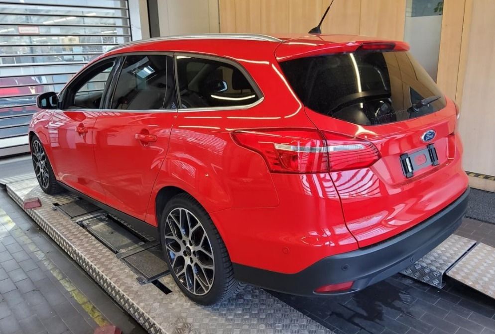 Fahrzeugabbildung Ford Focus Turnier 1.5 Titanium Aut RACEROT ACC STHZG