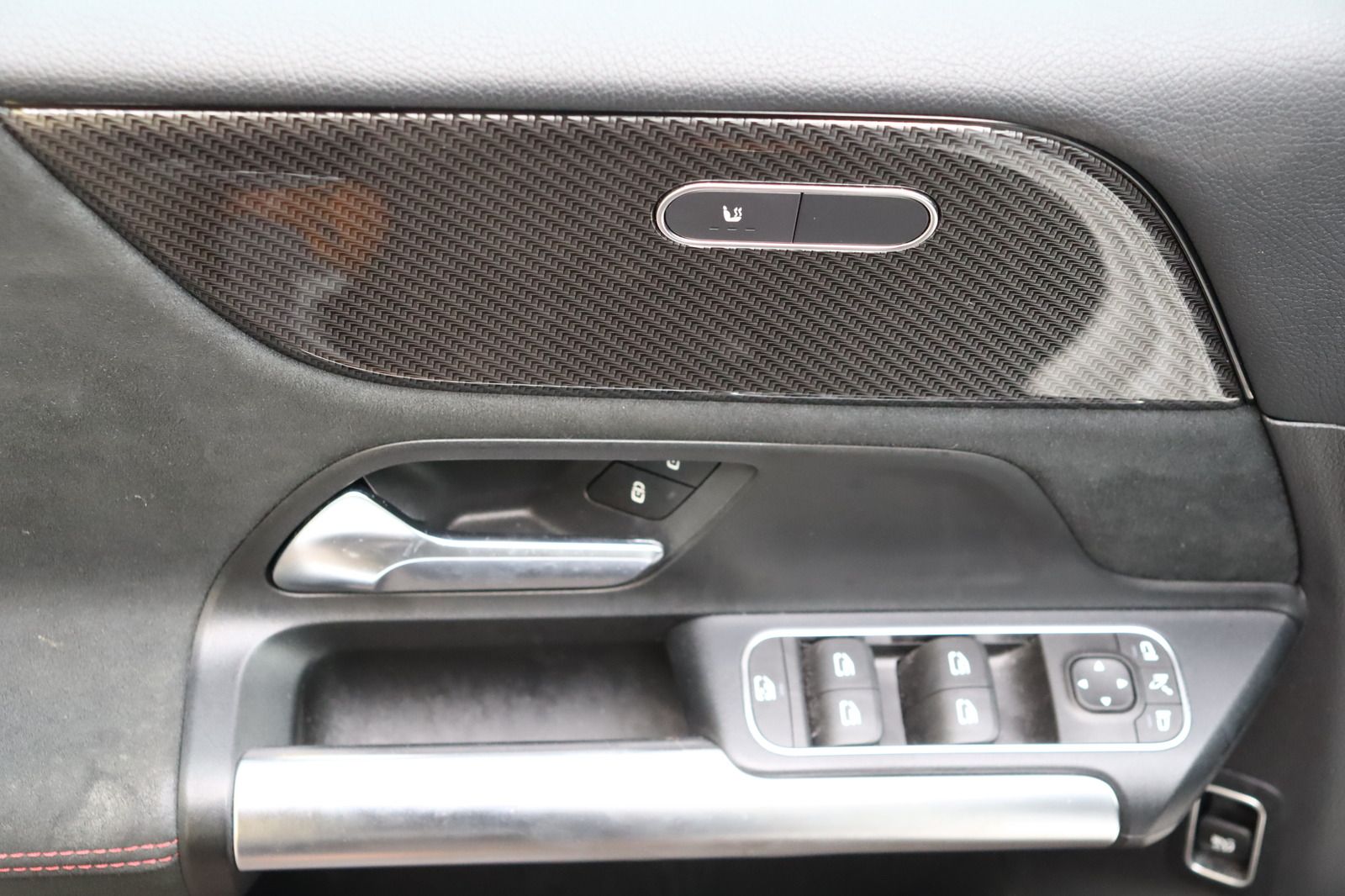 Fahrzeugabbildung Mercedes-Benz B 200 AMG Line * Navigation * Alcantara