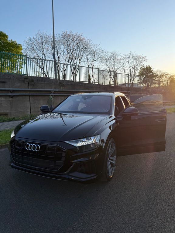 Image of Audi Q8