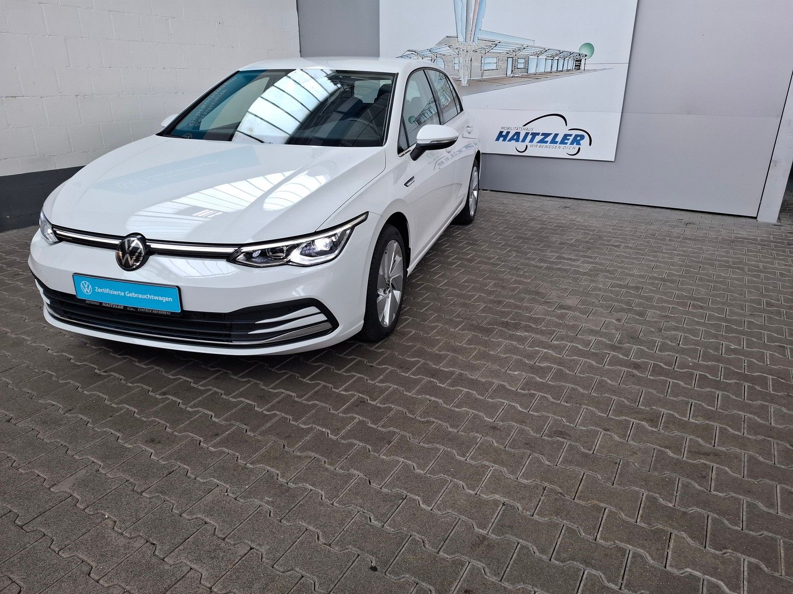Fahrzeugabbildung Volkswagen Golf VIII Lim Style 1.5 TSI +ACC +LED+AppConnect