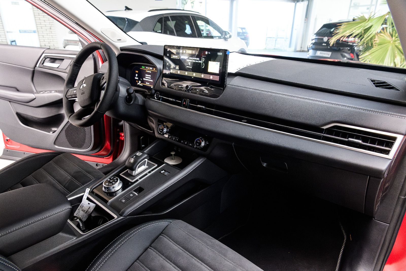 Fahrzeugabbildung Mitsubishi Outlander Intro Edition +4WD+ LED+AHK+Kam+20"