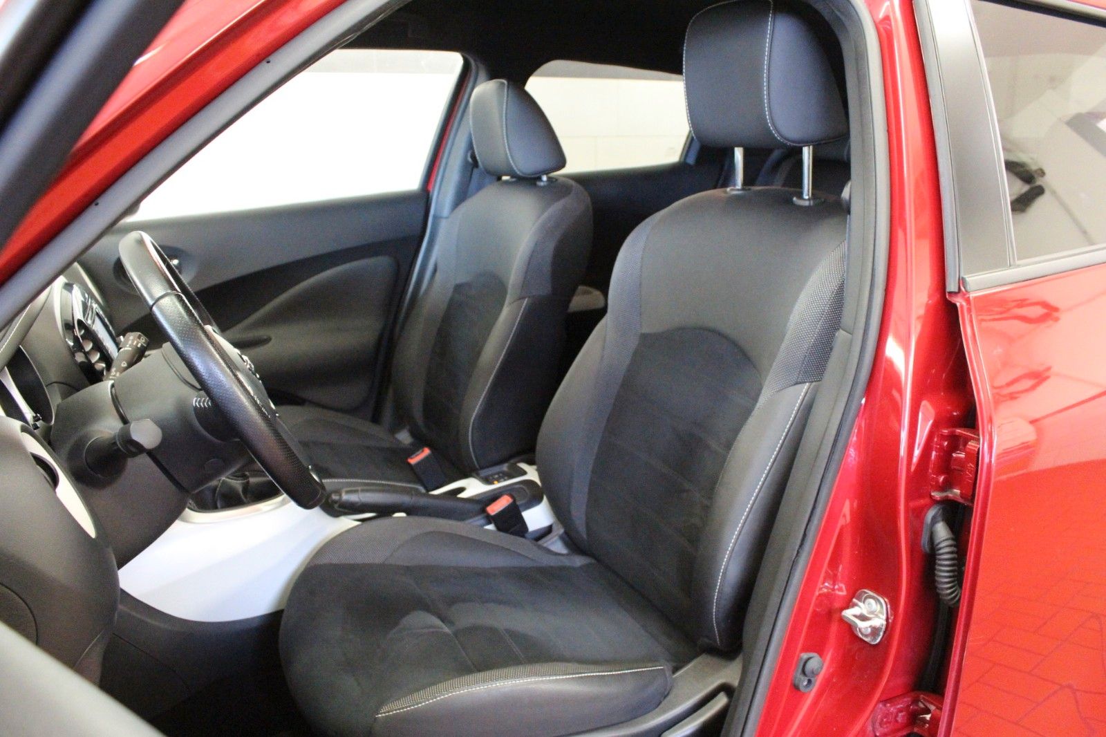 Fahrzeugabbildung Nissan Juke    1.2 DIG-T  N-Connecta 4x2  AHK