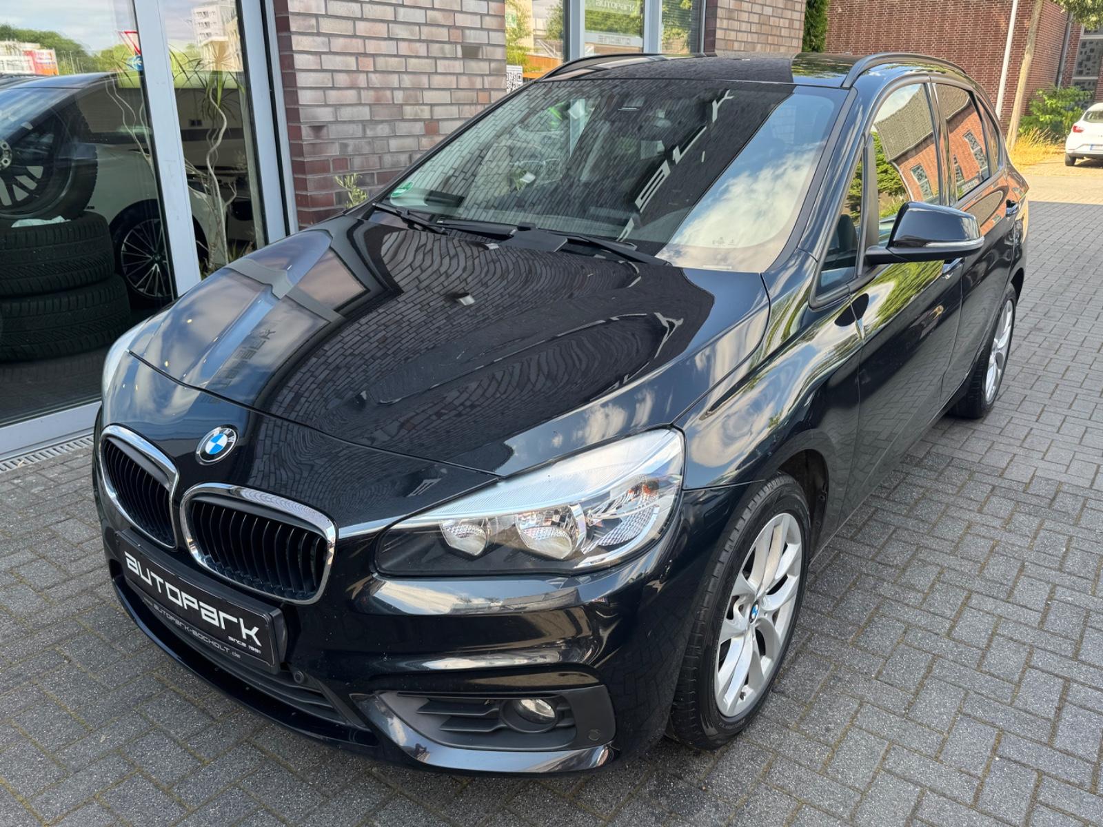 BMW 218d Active Tourer Automatik Navi PDC AHK