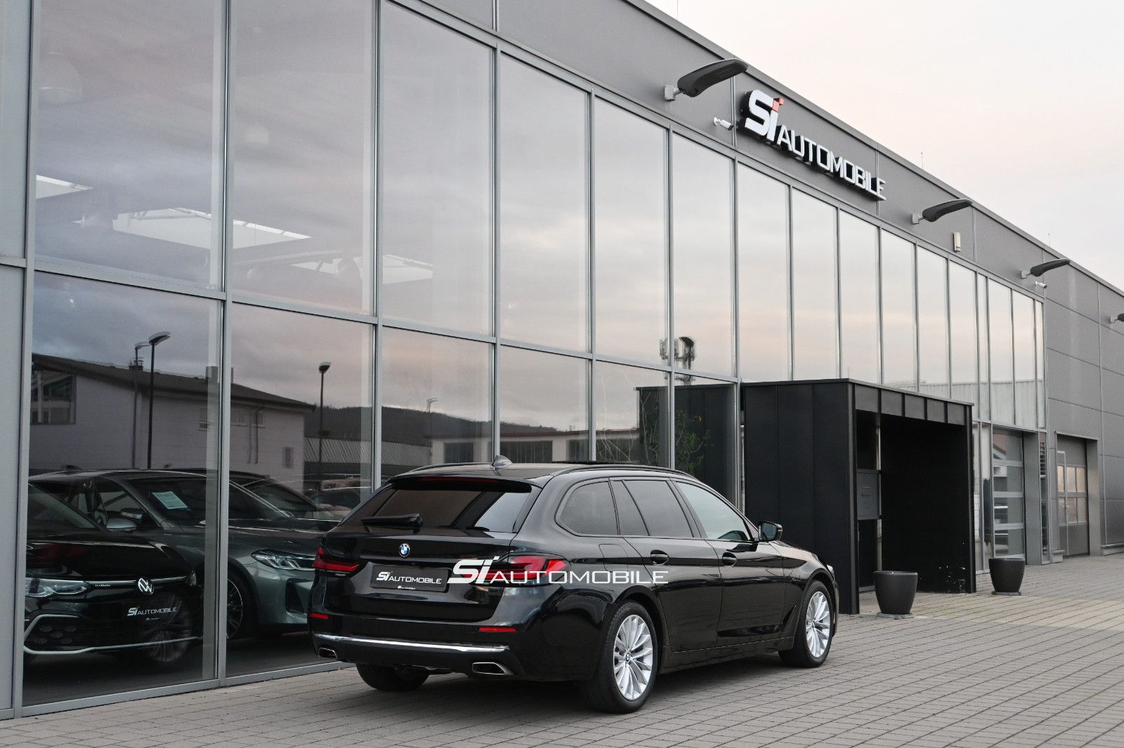 Fahrzeugabbildung BMW 530d xDr. Touring  Luxury °ACC°AHK°STHZ°360°KAM°