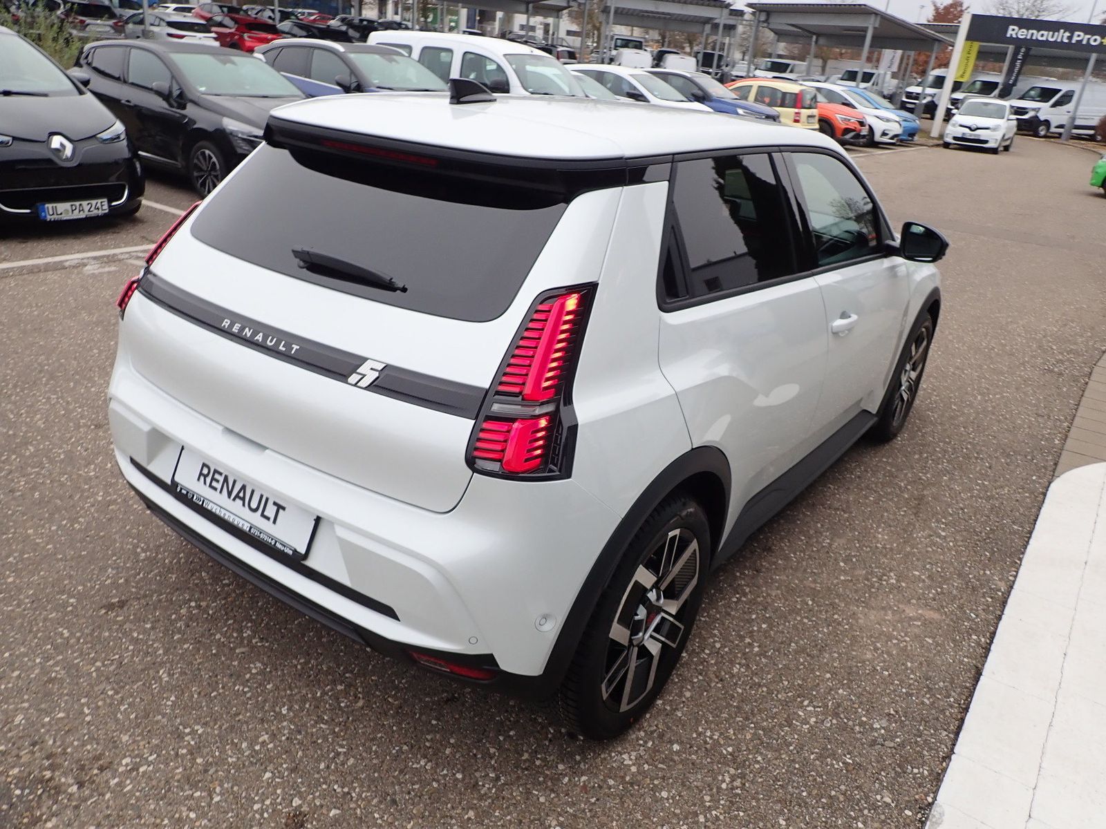 Fahrzeugabbildung Renault R 5 E-Tech elektrisch Techno 150 Comfort Range