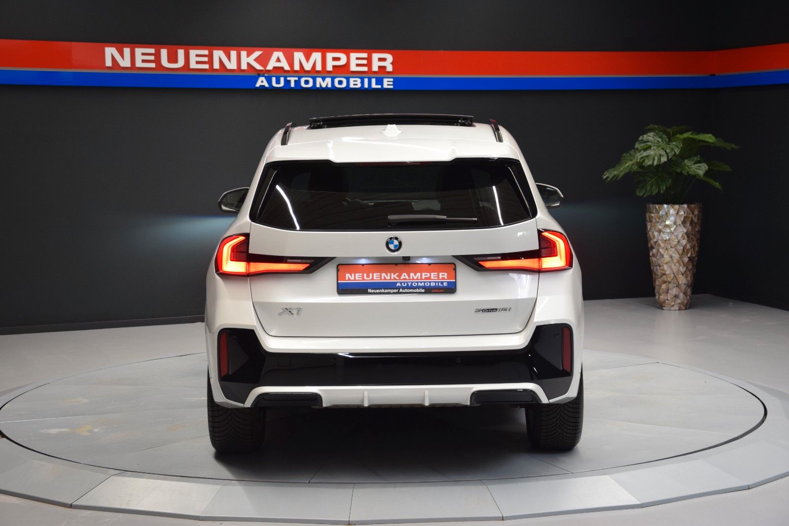 Fahrzeugabbildung BMW X1 18 i sDrive M Sport Pano H&k ACC Memory Leder