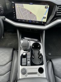 Volkswagen Touareg - 12