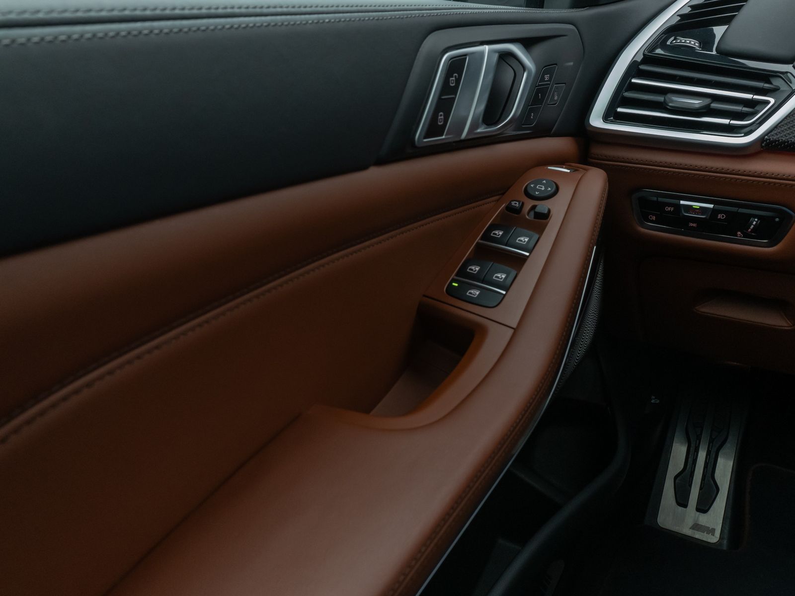 Fahrzeugabbildung BMW X5 xD40d M Sport B&W SoftClose Panorama HUD Voll