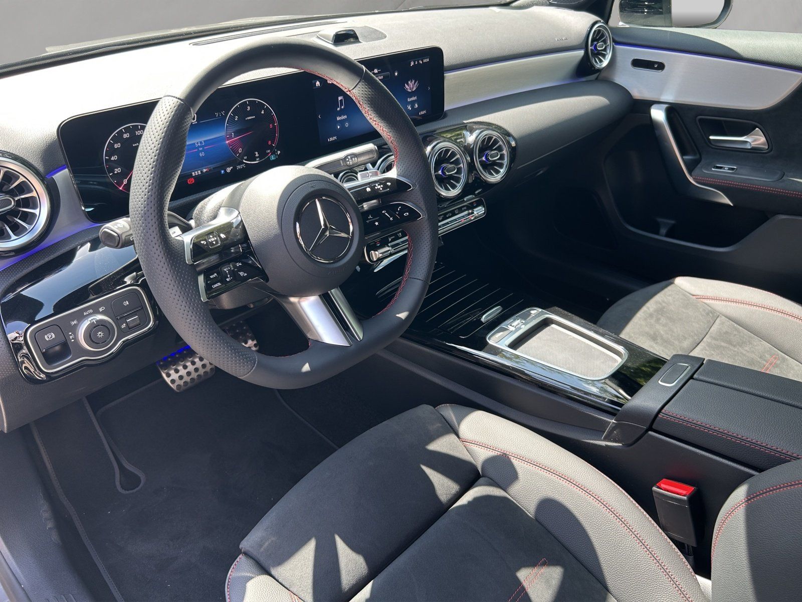 Fahrzeugabbildung Mercedes-Benz A 220 d 4M AMG Pano Kamera Totwinkel Parktronic