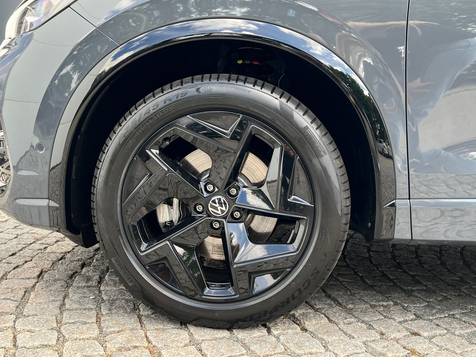 Fahrzeugabbildung Volkswagen Tiguan R-Line 2.0 TDI DSG 4Motion *IQ.Light,AHK,
