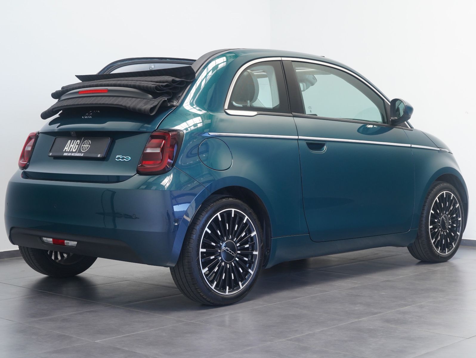 Fahrzeugabbildung Fiat 500e La Prima 87KW/42kWh/DC-LADEN/CARPLAY