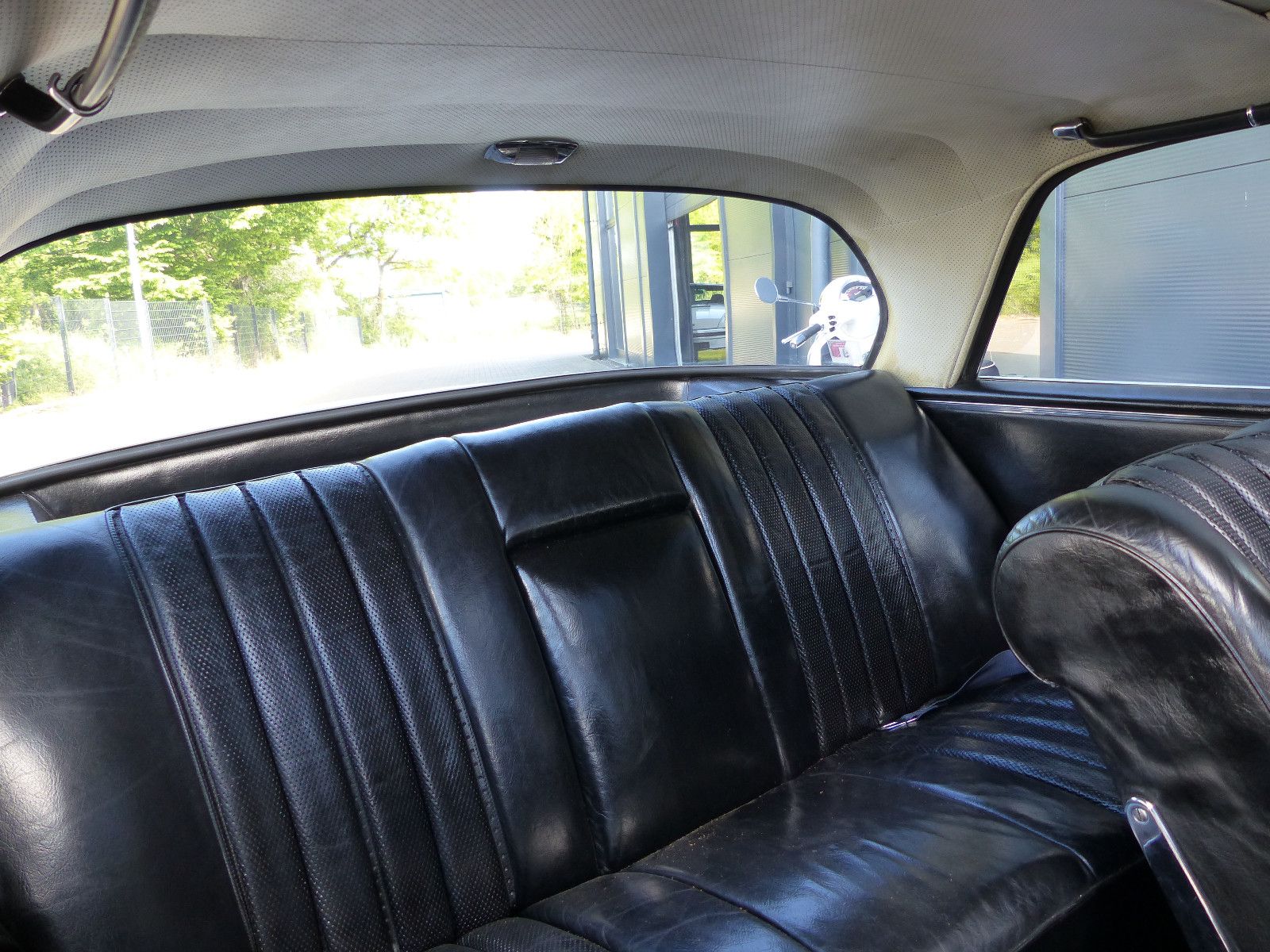 Fahrzeugabbildung Mercedes-Benz 220 SE Coupe W 111