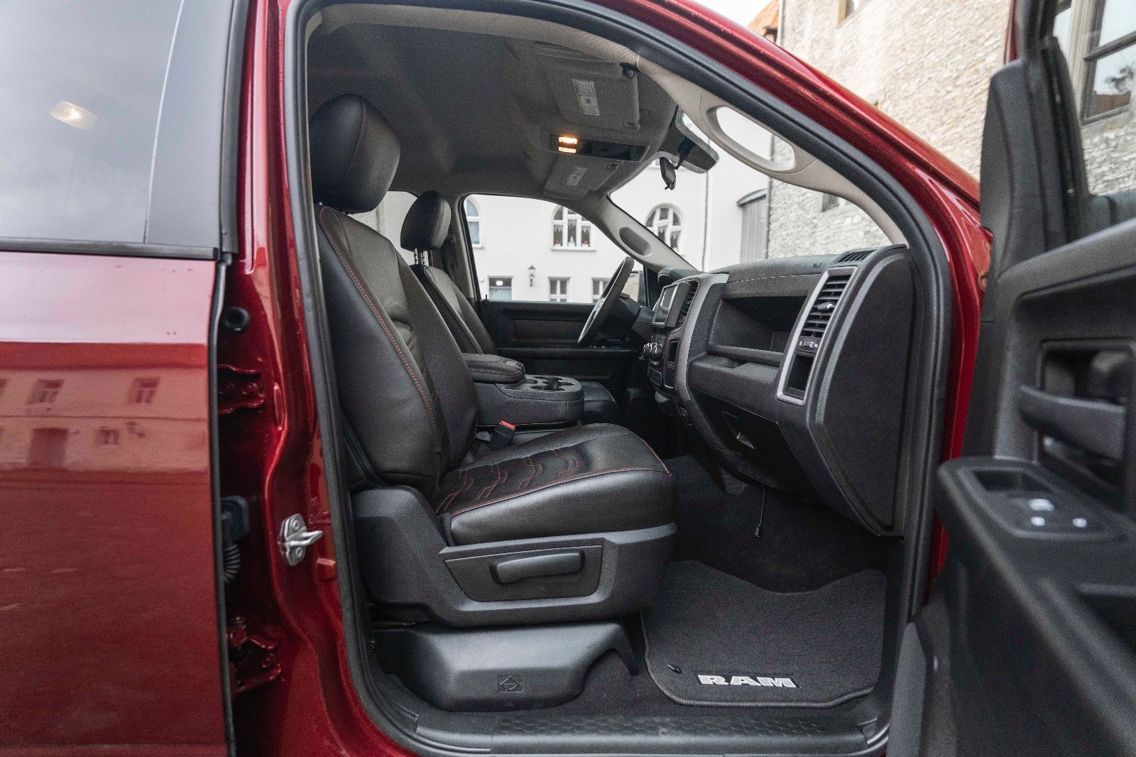 Fahrzeugabbildung Dodge RAM Classic Express 3,6L LPG AHK KAM BTH LEDER