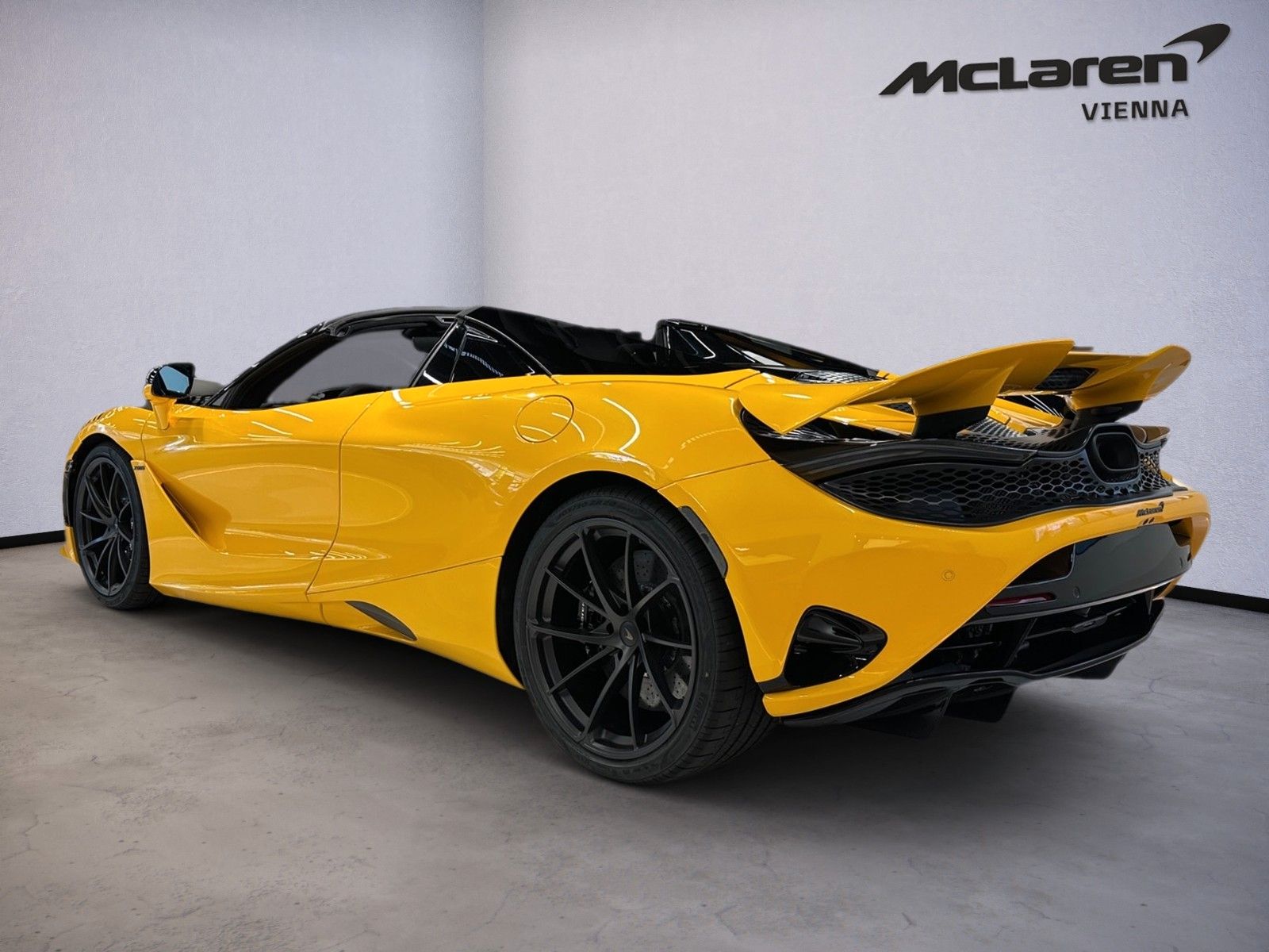 McLaren Spider / Tageszulassung / B&W / Lift / day reg imagem 3