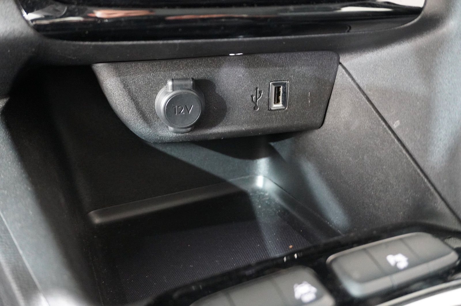 Fahrzeugabbildung Opel Corsa F 1.2 EDITION NAVI/TEMP/PDC/SPORT/DAB+