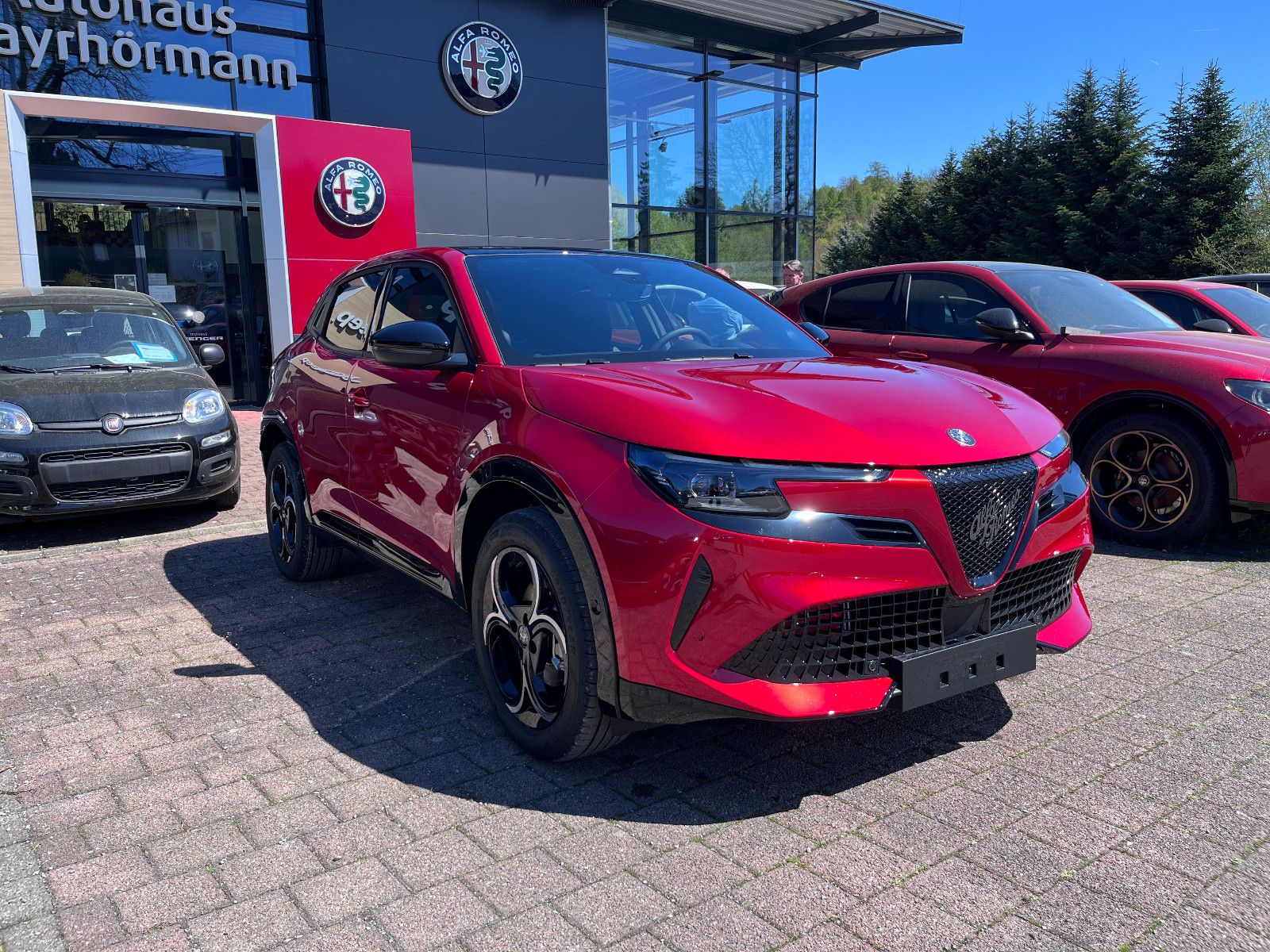 Fahrzeugabbildung Alfa Romeo Junior Ibrida 1.2 VGT 48V-Hybrid 107 kW ti