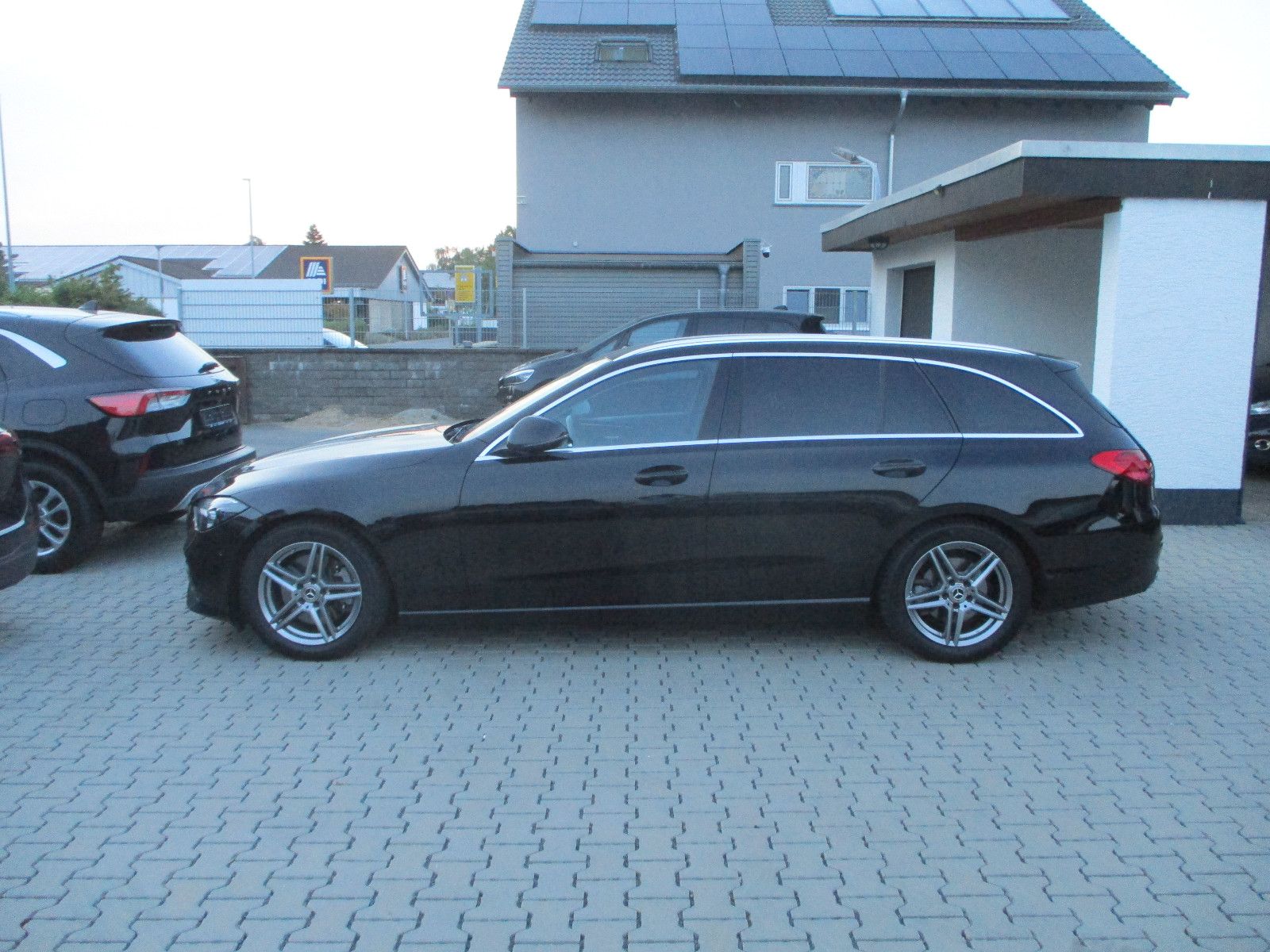 MERCEDES-BENZ C 300 d T NAVI LEDER KAMERA HEAD DISTR TOT SPURH