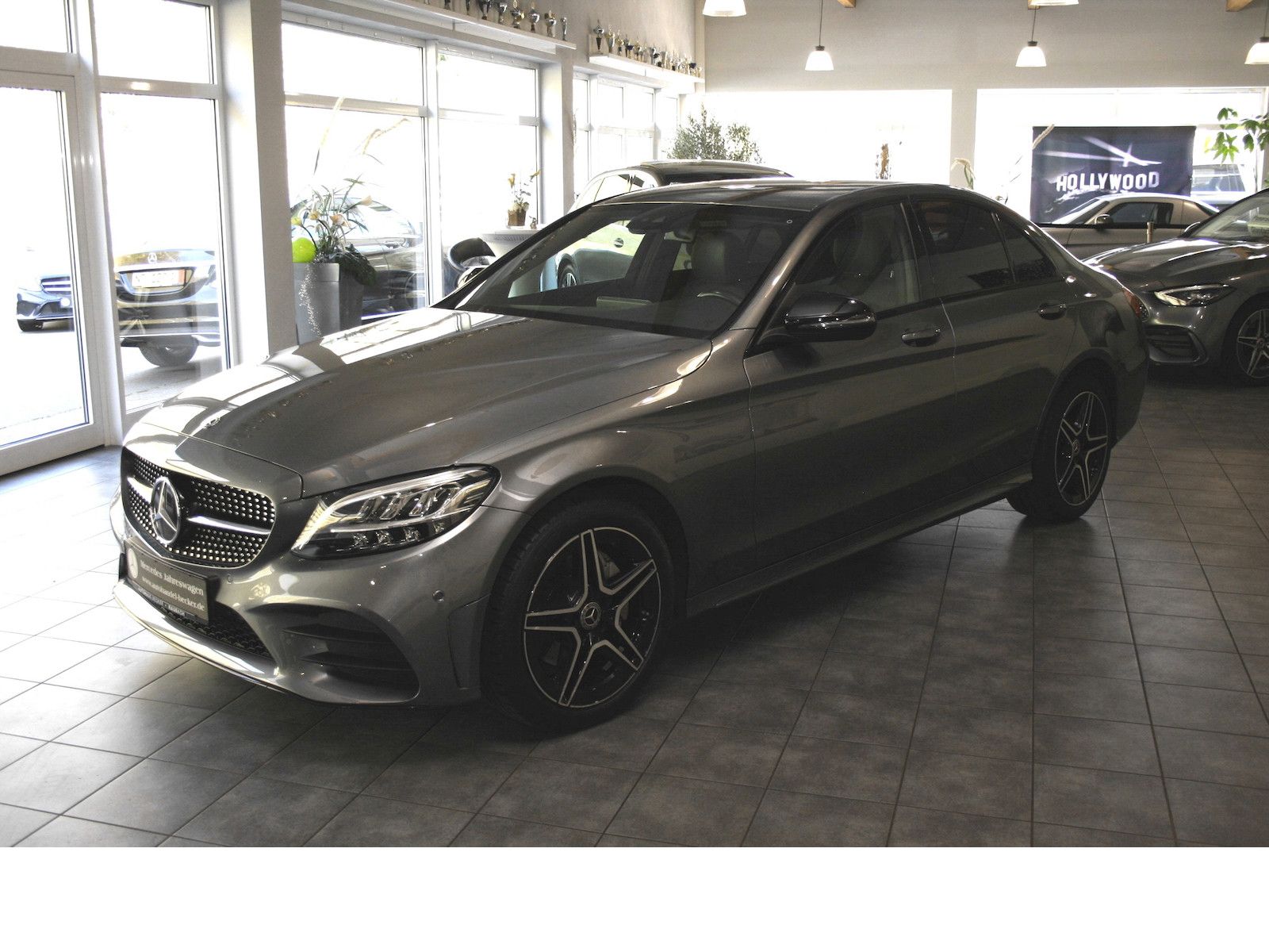Fahrzeugabbildung Mercedes-Benz C 180 AMG Automatik *Night*LED*Navi*Kamera+PTS