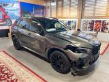 BMW X5 M50 i 390kW V8, PANO-SKY, HUD, H&K, 360° - BMW Unfallwagen