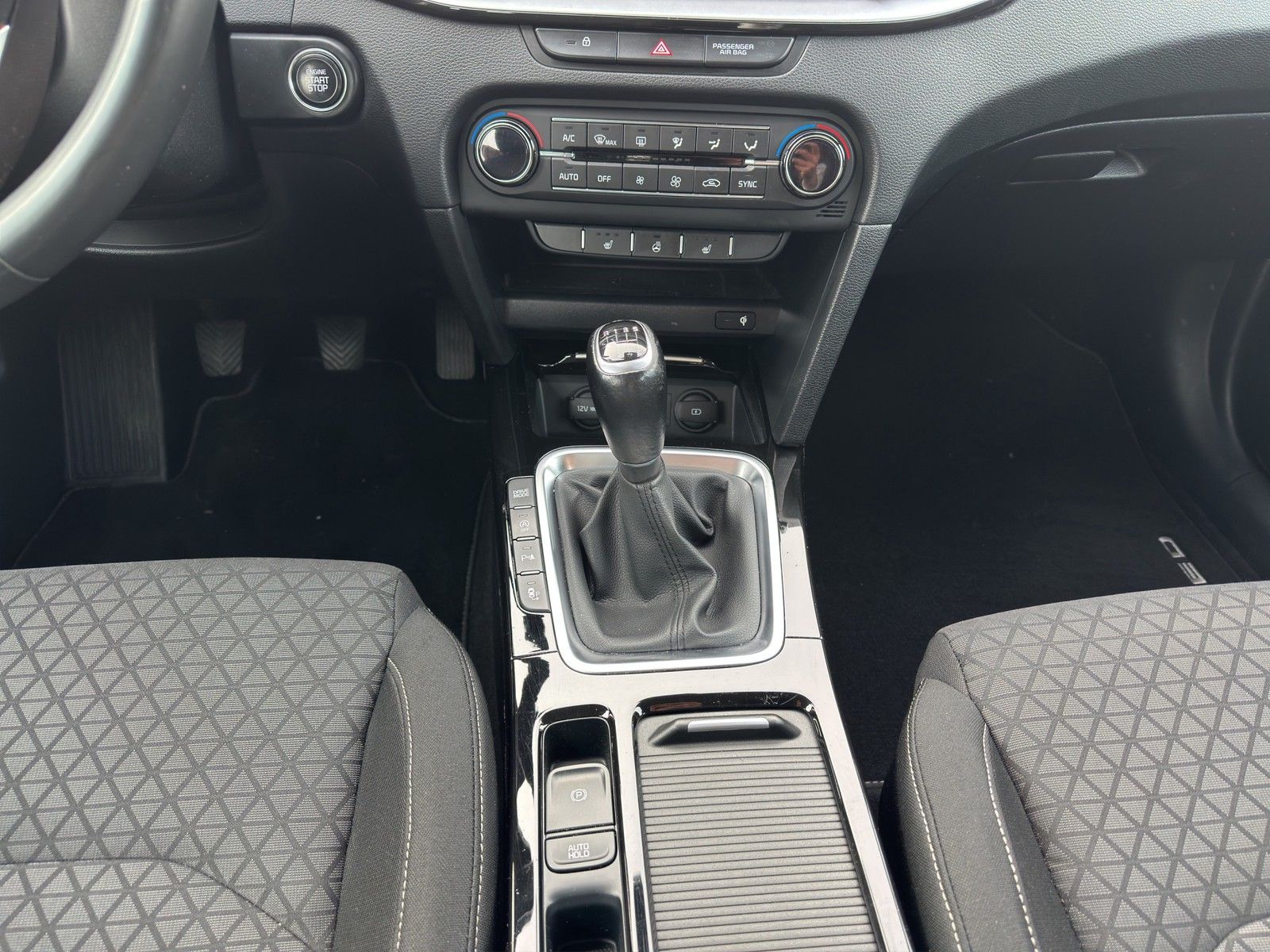 KIA Ceed 1.6 CRDi Mild Hybrid Spirit KLIMA / JBL / N - Image 13