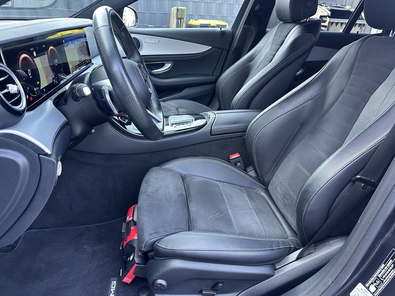 Fahrzeugabbildung Mercedes-Benz E 200d T AMG Line NAV+LED+WIDESCEEN+KAM+AHK+1HD