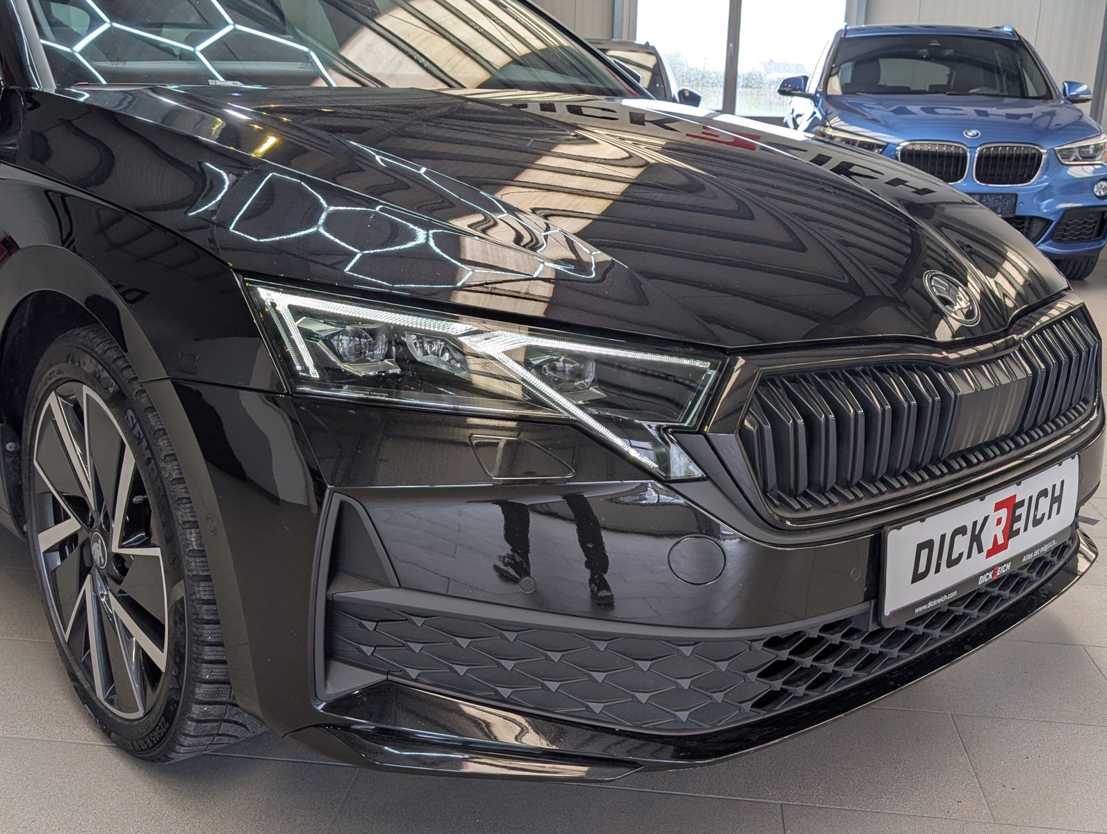 Fahrzeugabbildung SKODA Octavia 1.5 TSI Sportline Pano Matrix AHK 5J.Gar