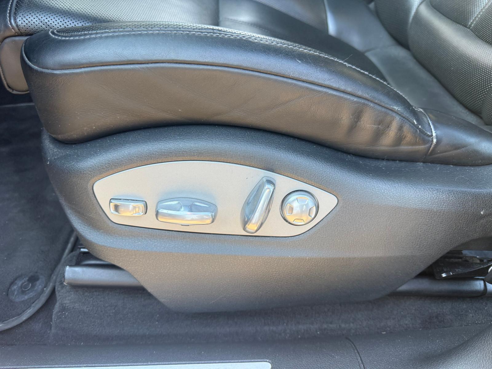 Porsche Macan Turbo*ACC*CAM*AHK*PANO