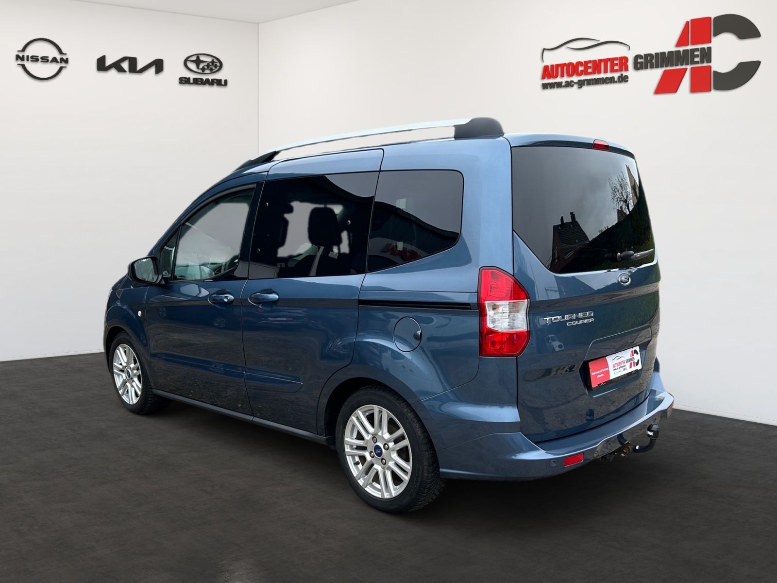 Fahrzeugabbildung Ford Tourneo Courier 1,0 Eco Boost Titanium AHK