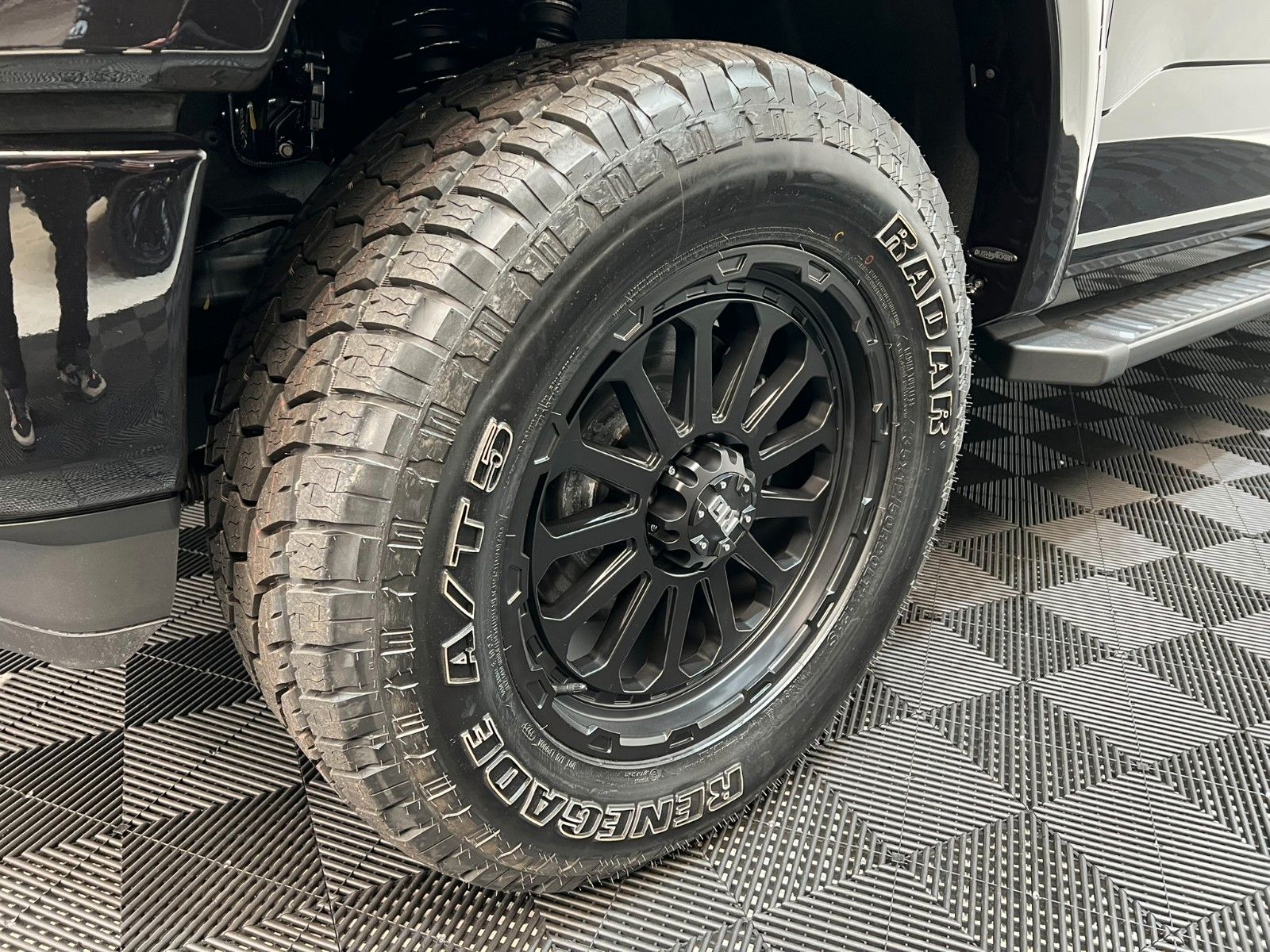 Fahrzeugabbildung Ford F-150 Lariat 5.0L V8  5,5"  MY25 * RTR UMBAU*