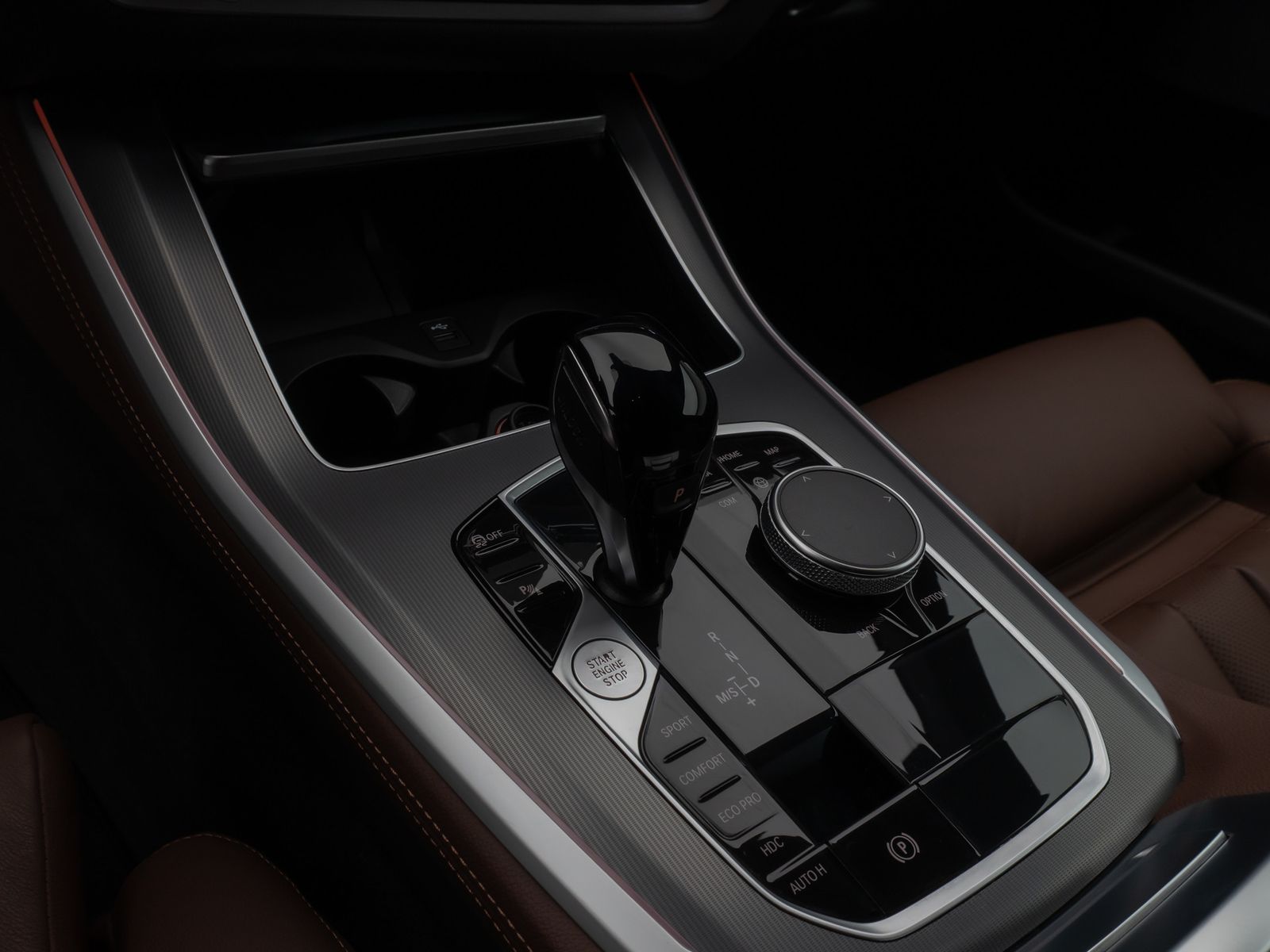 Fahrzeugabbildung BMW X5 xD30d M Sport Kamera HUD DAB HiFi AHK Alarm