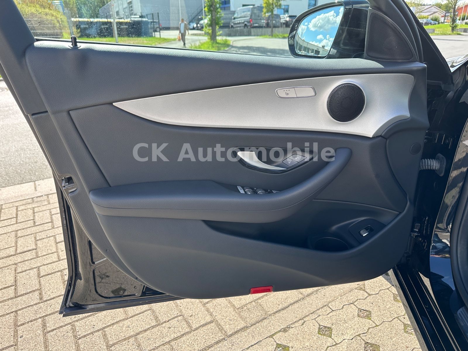 Fahrzeugabbildung Mercedes-Benz E 300de T-Modell Avantgarde/Widescreen/LED/AHK