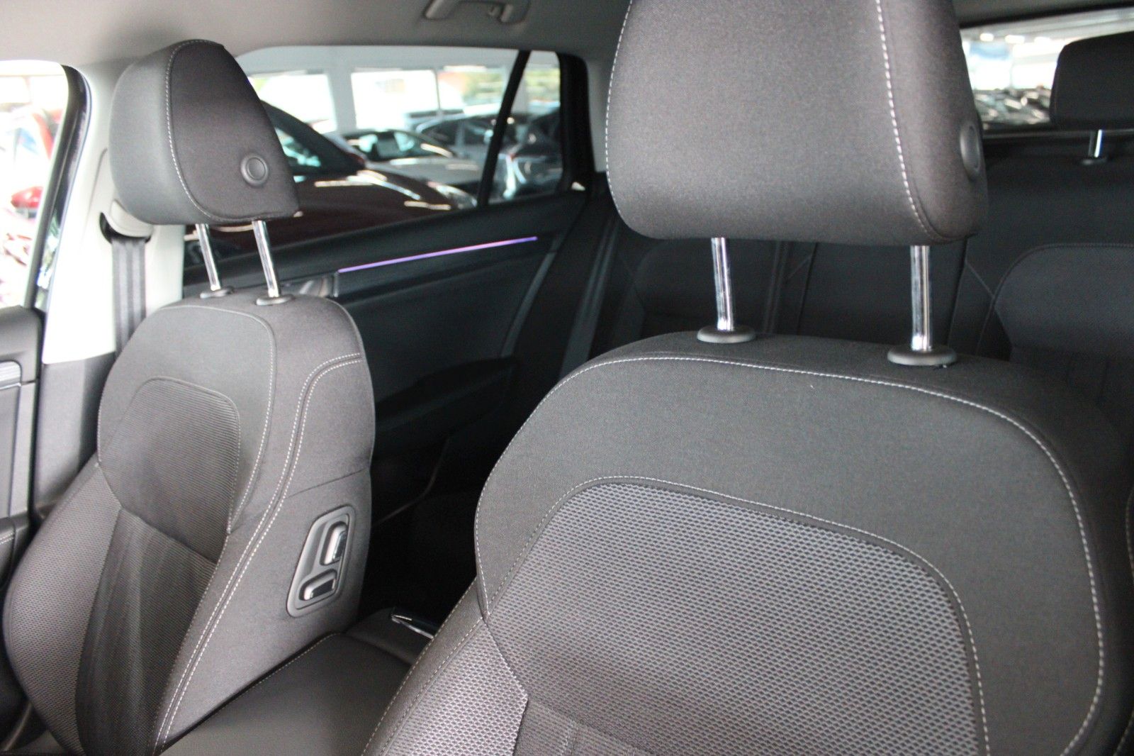 Fahrzeugabbildung SKODA Superb 2.0 TDI DSG STYLE COMBI LED AHK ACC uvm.