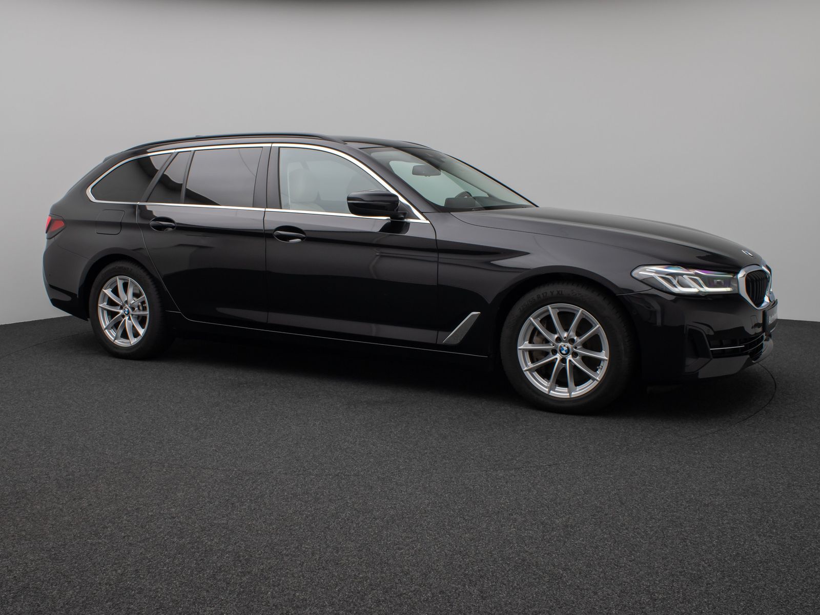Fahrzeugabbildung BMW 530d  Panorama Kamera Laser HUD DAB HiFi Komfort