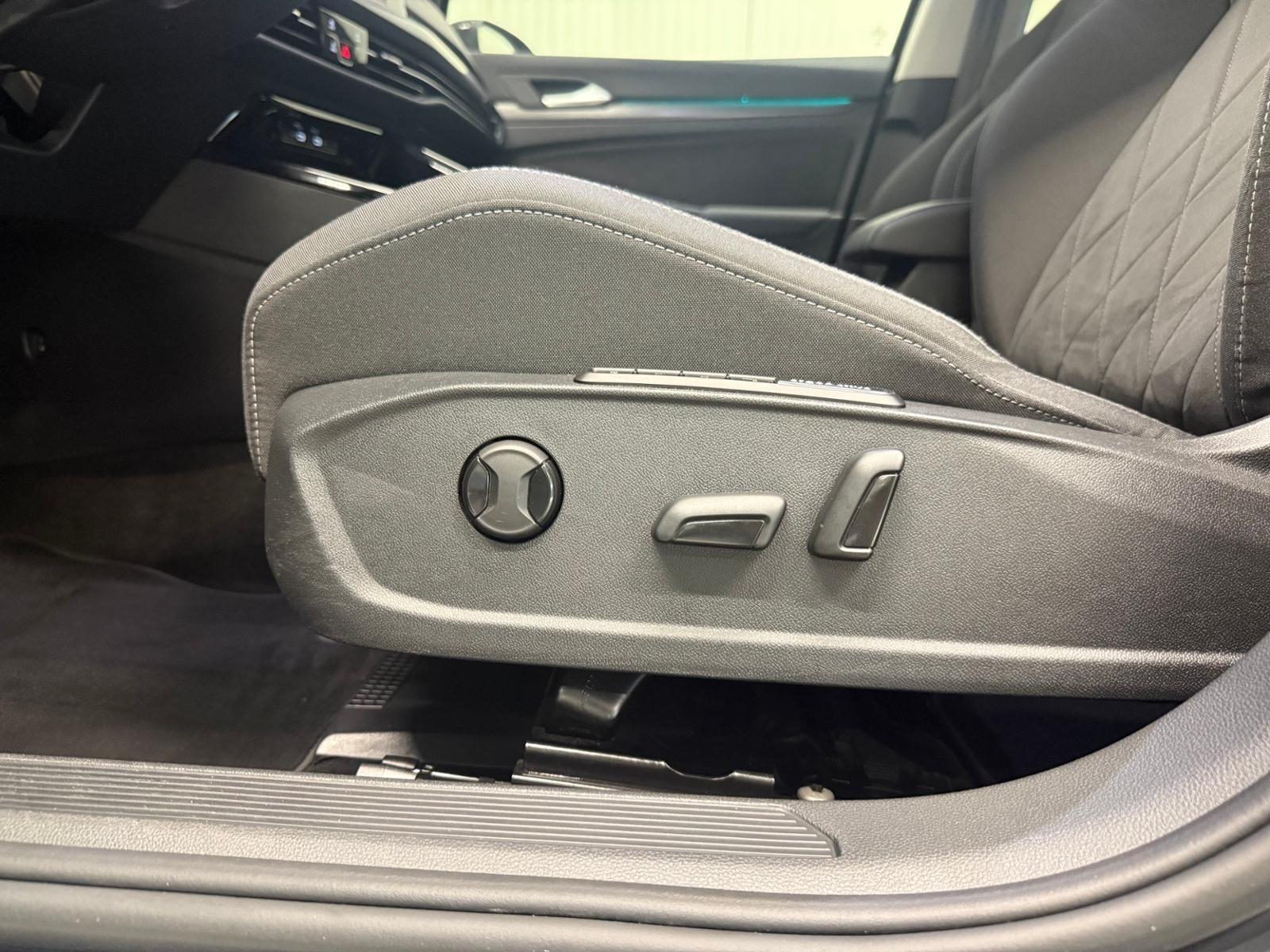 Volkswagen Golf VIII Variant Style 1.5 eTSI DSG AHK STANDHZ, миниатюра 21