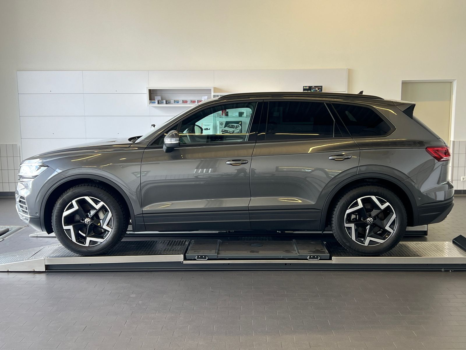 Fahrzeugabbildung Volkswagen Touareg 3.0 TDI 4MOTION *AHK, Luft, Leder, ACC,