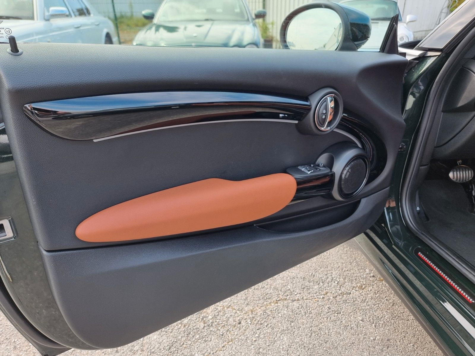 Fahrzeugabbildung MINI John Cooper Works/H&K/Pan/Full/Gar. 2027