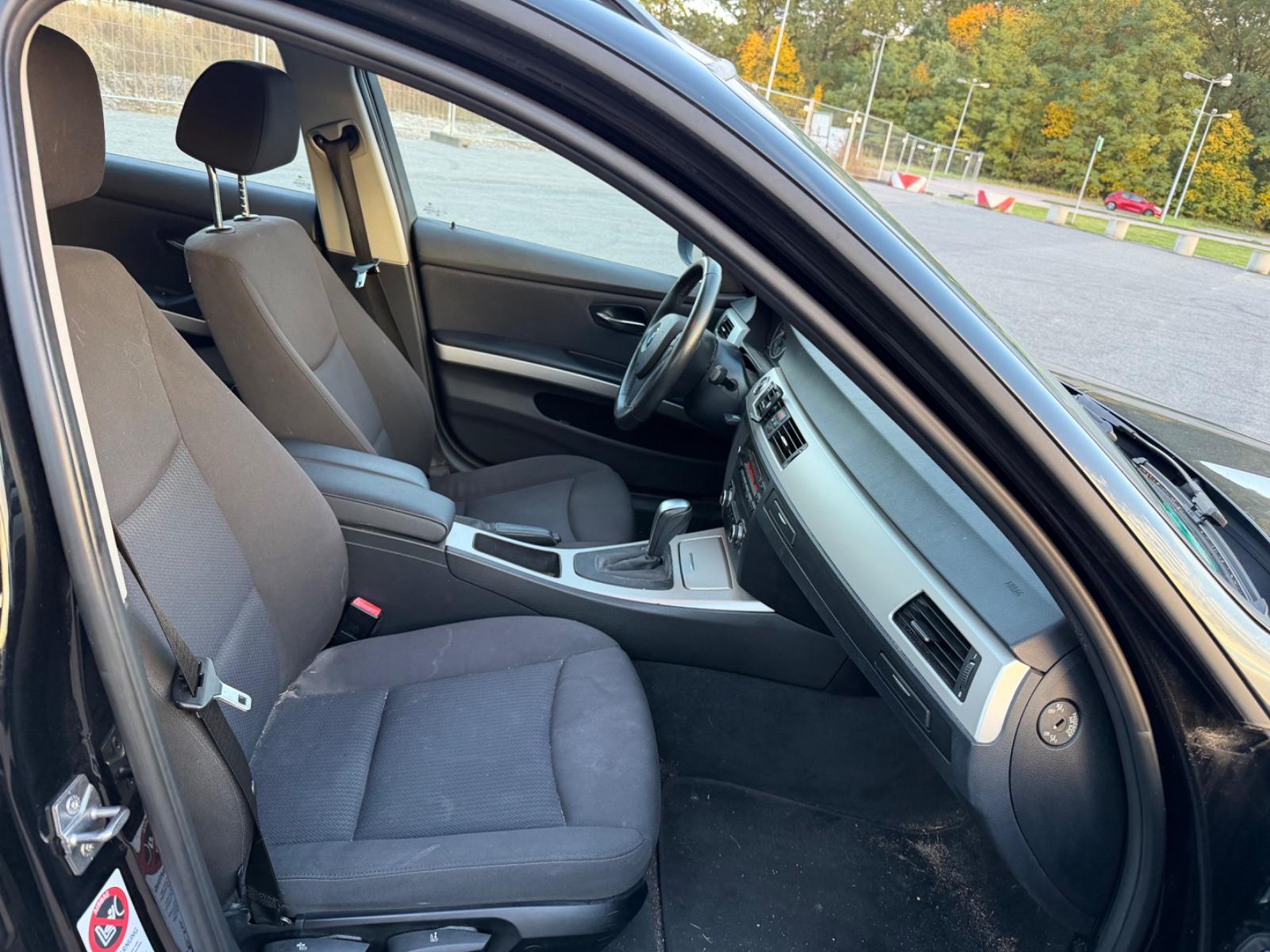 BMW 318 2012 — photo 11