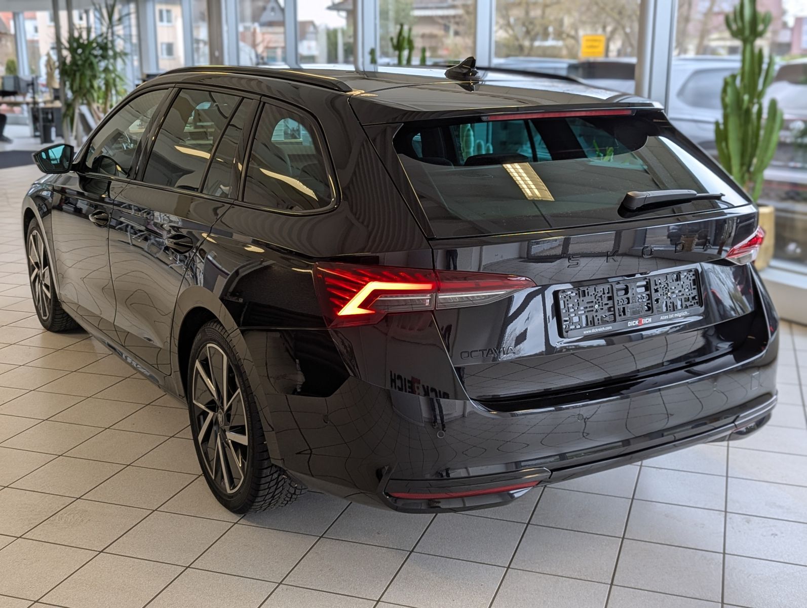 SKODA Octavia 2.0 TDI Sportline Matix Canton AHK 5J-Ga - Image 5