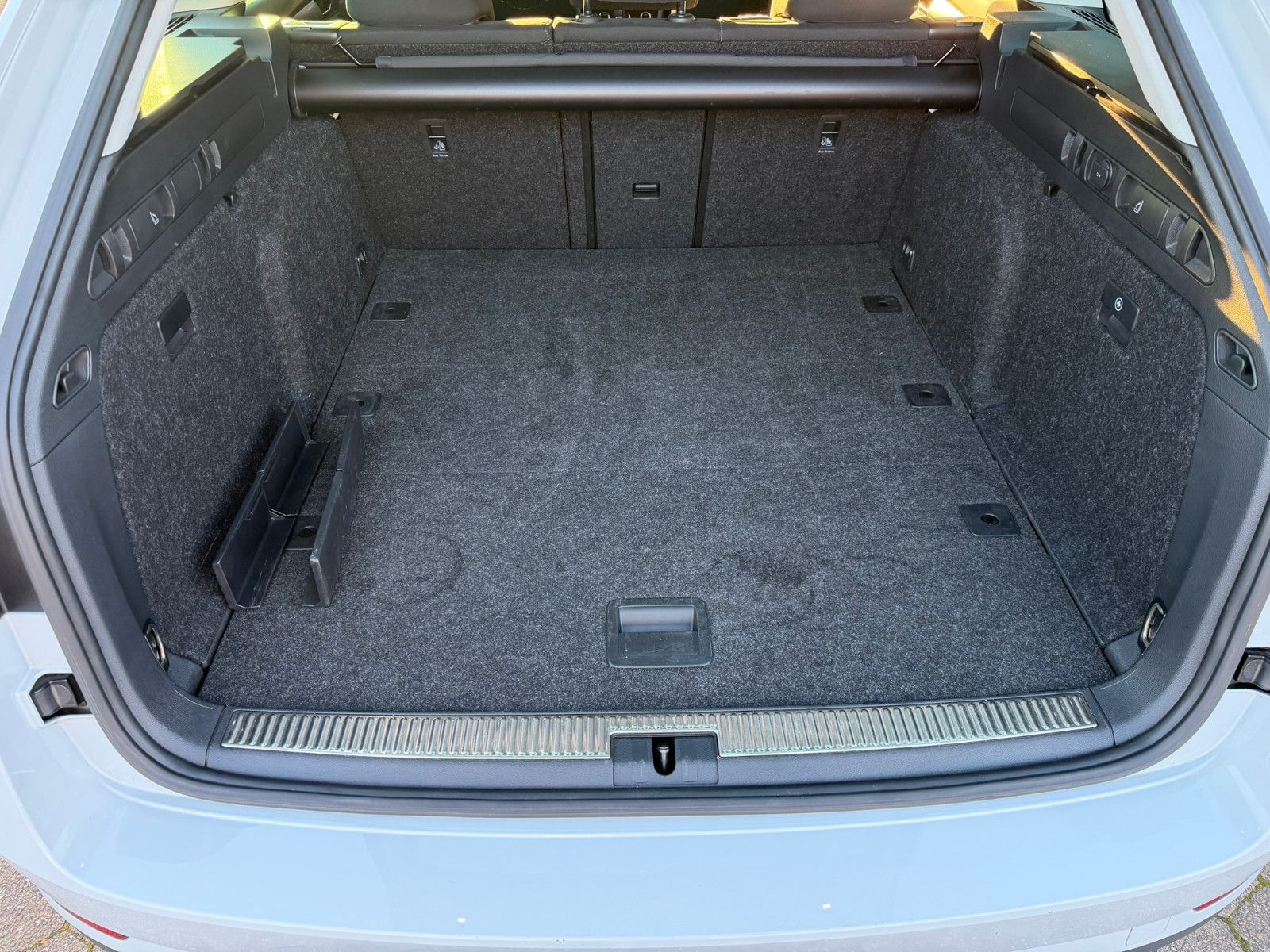 Fahrzeugabbildung SKODA Superb Combi Style SHZ Navi