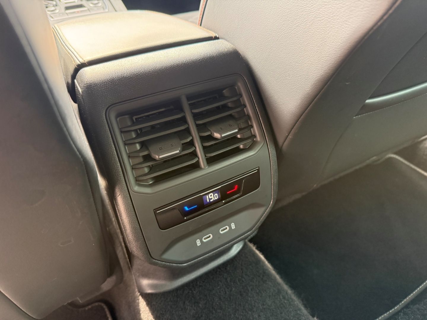 Fahrzeugabbildung SEAT Leon Sportstourer FR Navi Digitales Cockpit LED