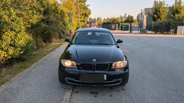 BMW 118i auf Alufelgen