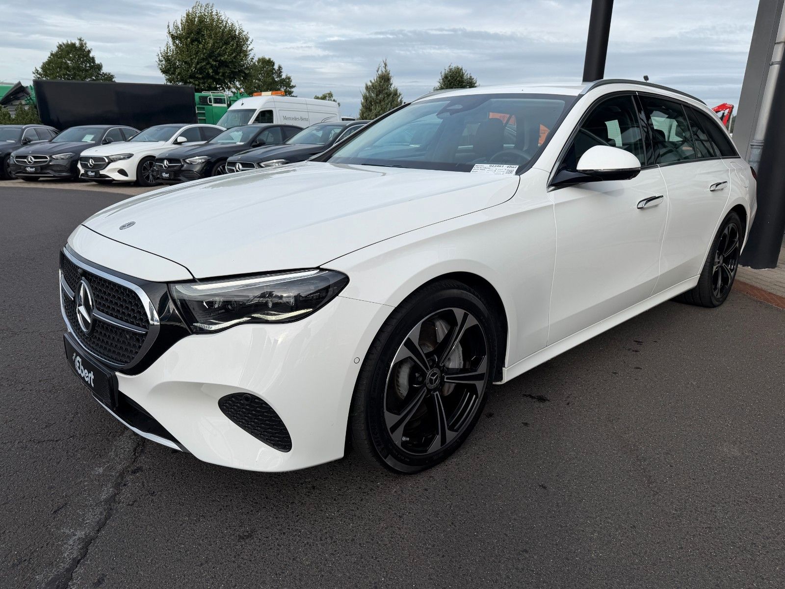 Fahrzeugabbildung Mercedes-Benz E 300de Avantgarde AHK+Distr+Memory+360+DigitalL