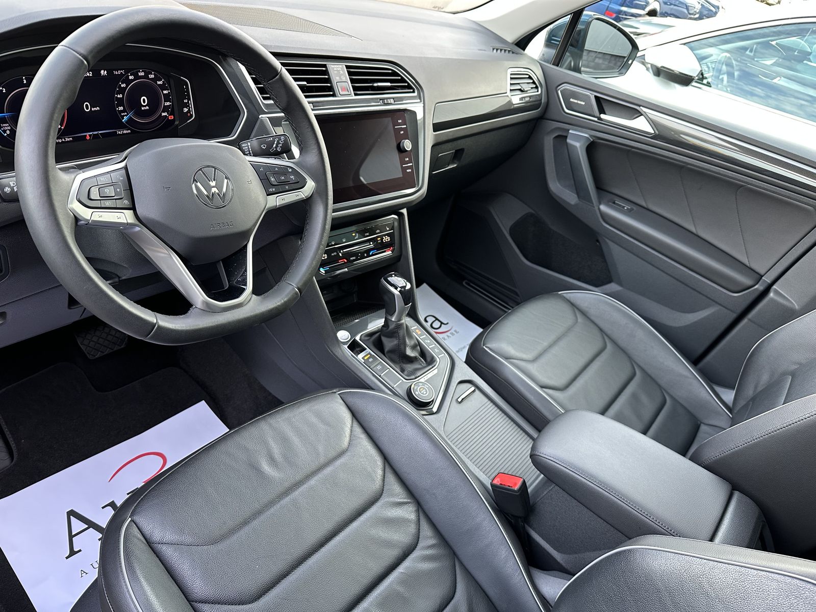 Fahrzeugabbildung Volkswagen Tiguan 4M Elegance NAV+LED+AHK+PANO+VCOCK+HEADUP