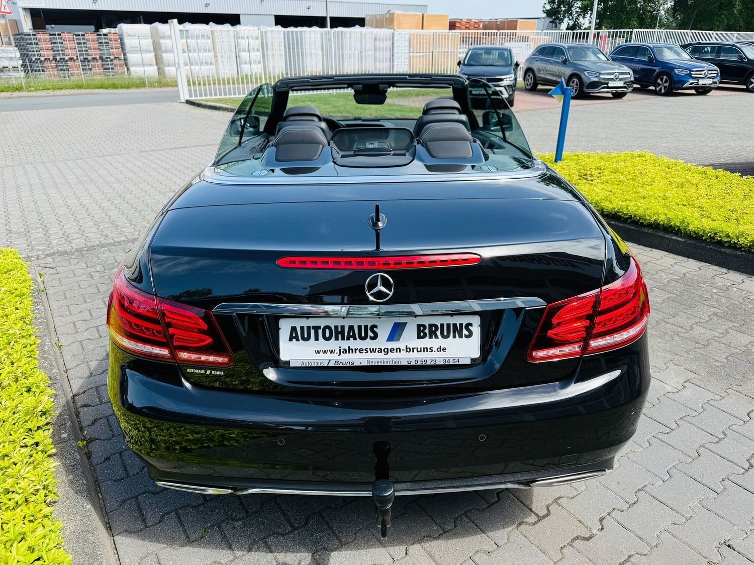 Fahrzeugabbildung Mercedes-Benz E 200 CABRIO SPORTPAKET - Autom., LED, Navi, PTS