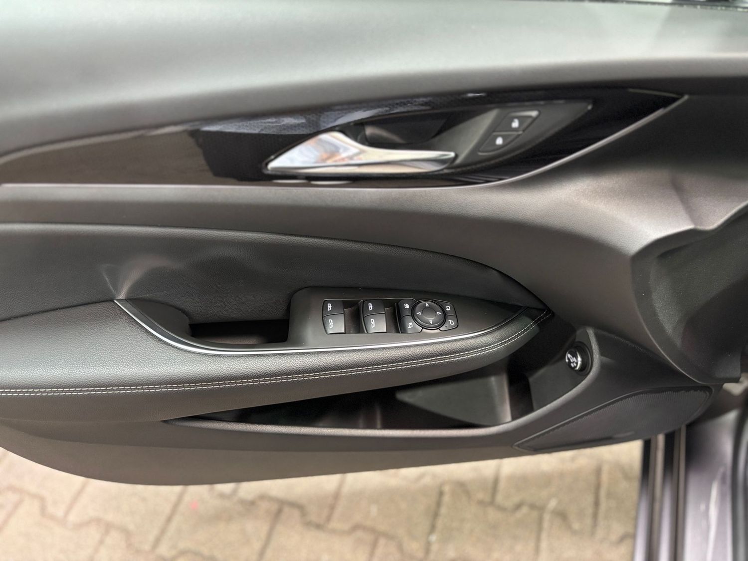 Fahrzeugabbildung Opel Insignia Elegance#LED#Spur#Ambiente#Kamera#AHK#K