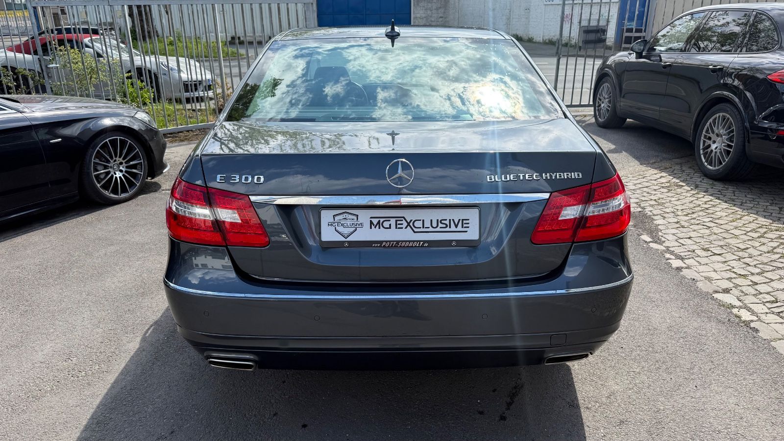 Fahrzeugabbildung Mercedes-Benz E 300 E Limousine E 300 BlueTec Hybrid